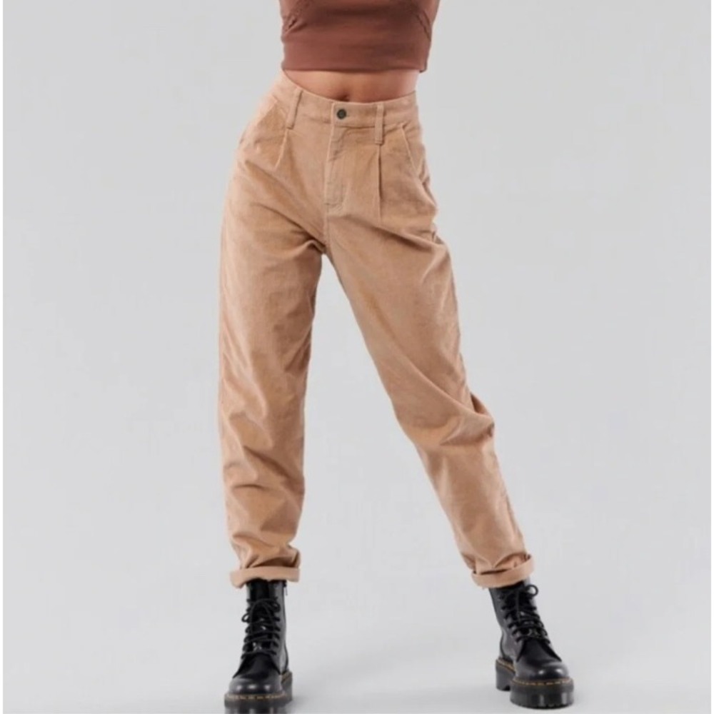 Hollister Ultra High Rise Corduroy Pants 9 Tan Relaxed Straight Leg Granola